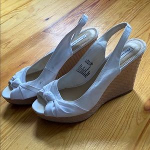 American Eagle White Wedges